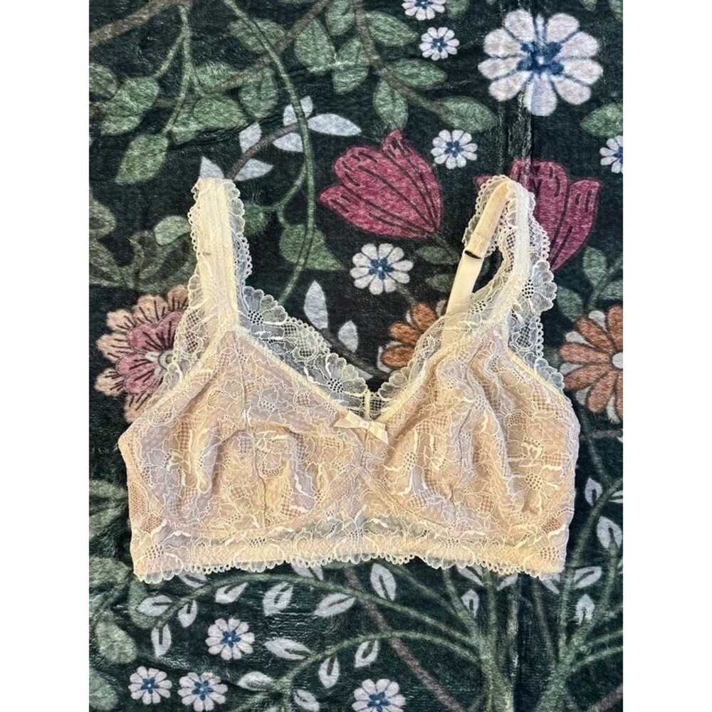 Beautiful lace bra no padding or underwire 36C
